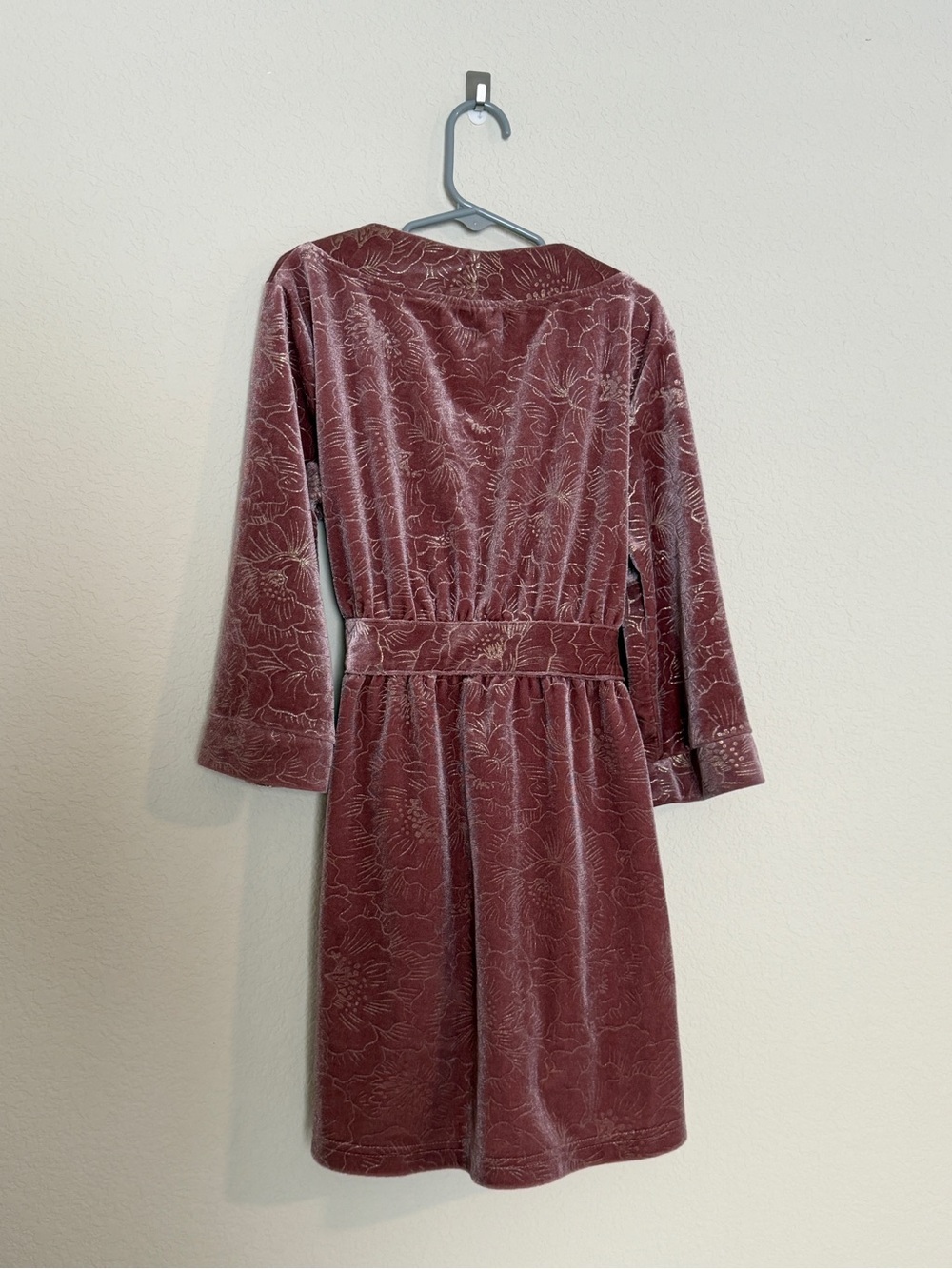 Joyfolie Mia Joy Dusty Rose Velvet Floral Wrap Robe - Picture 3 of 5